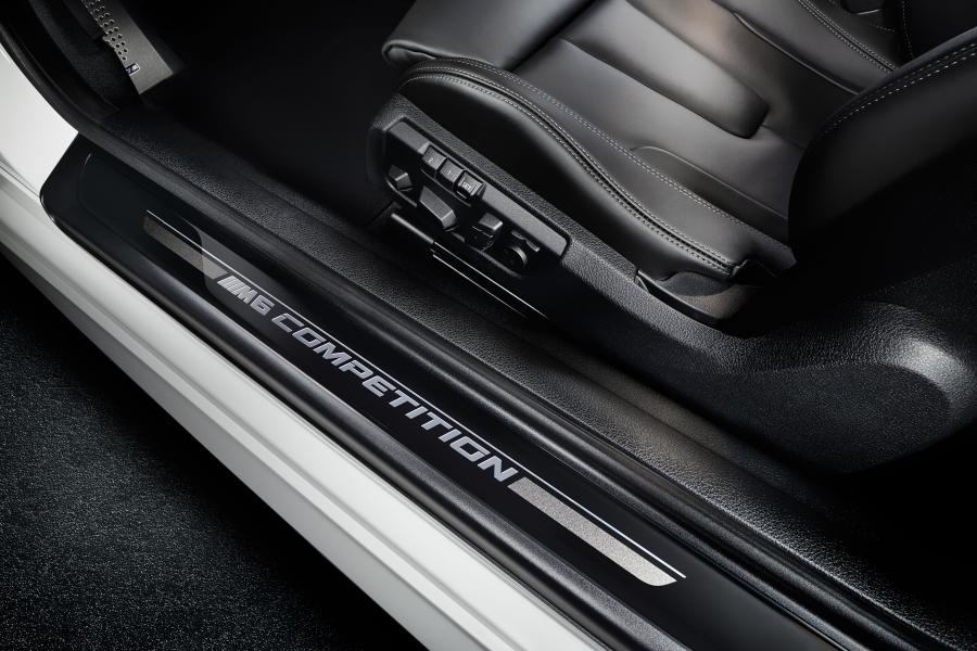 Детали интерьера BMW M6 Coupe Competition Edition (F13) 2015 года  (фото 7 из 8)